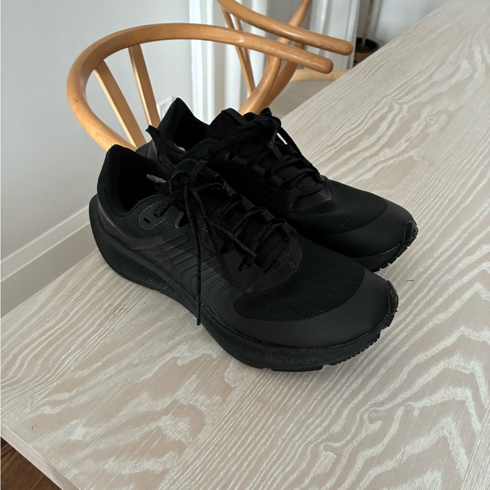 Men's Black Athletic Running Shoes